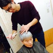 名古屋市昭和区御器所アールアドバンスの訪問美容の様子