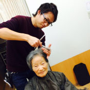 名古屋市昭和区御器所アールアドバンスの訪問美容の様子